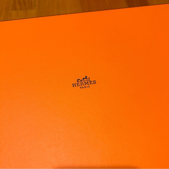 Hermes Gift Box - Picture 2 of 9